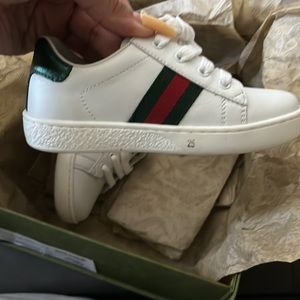 Authentic white Gucci toddler sneakers ..